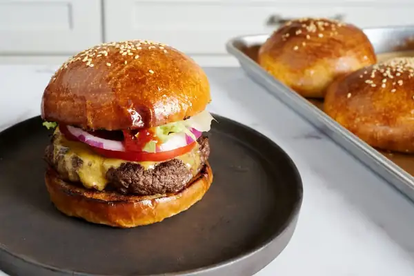 Panecillos de hamburguesa de leche esponjosos