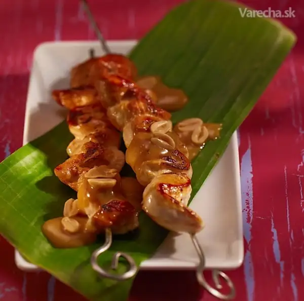Satay con salsa de cacahuete