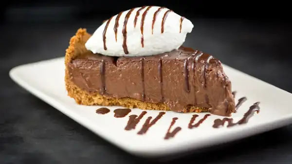 The Easy, 4-Ingredient No-Bake Pie That Starts With A Jar Of Nutella