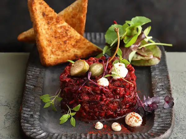 Vegan tartare with aioli