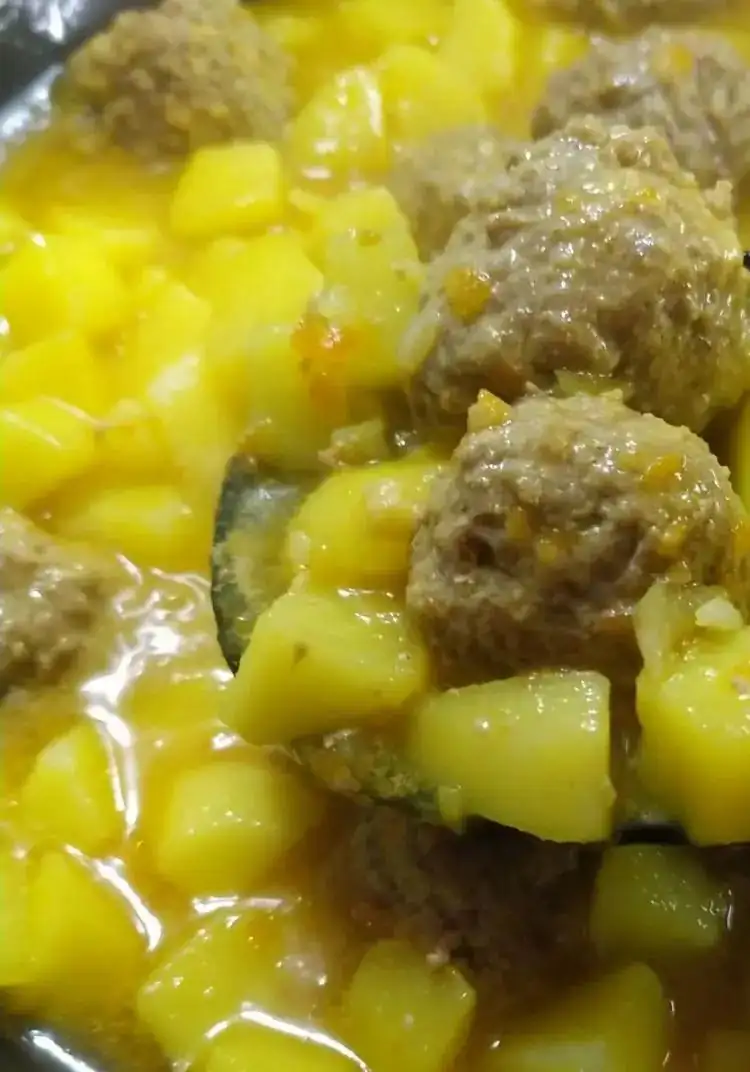 Potato and saffron meatballs