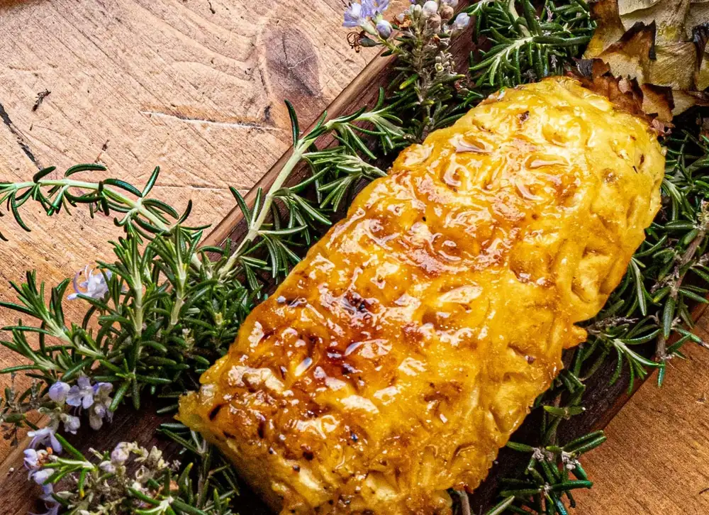 Grilled pineapple with honey and rosemary