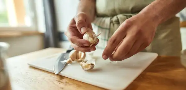 Never throw away garlic peels again