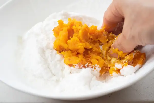 Songpyeon (Half-moon Shaped Rice Cake)