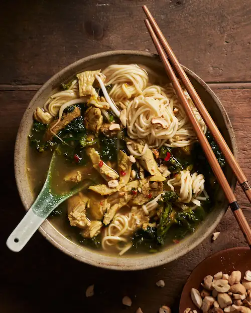 Sopa de fideos con pollo para fortalecer el sistema inmunológico