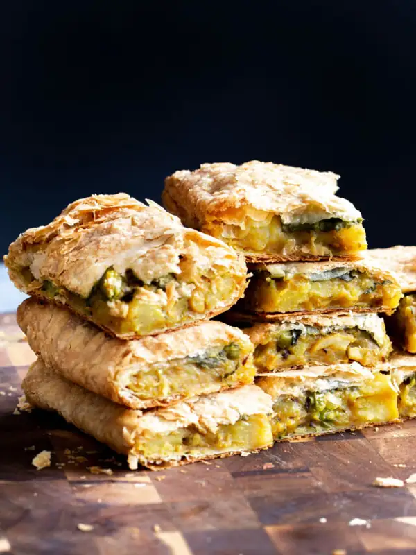 Pastel de samosas vegano