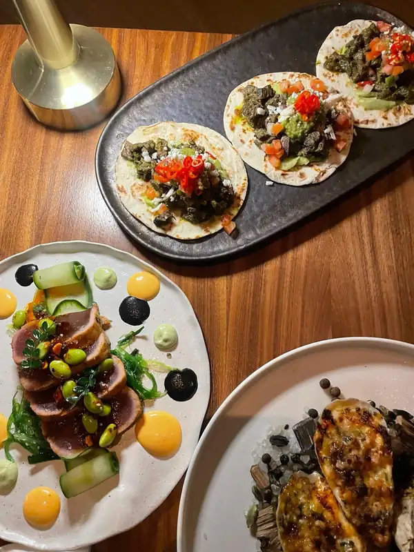 This Hotel Restaurant Has Dramatic Roast Oysters and a Great Rack of Lamb