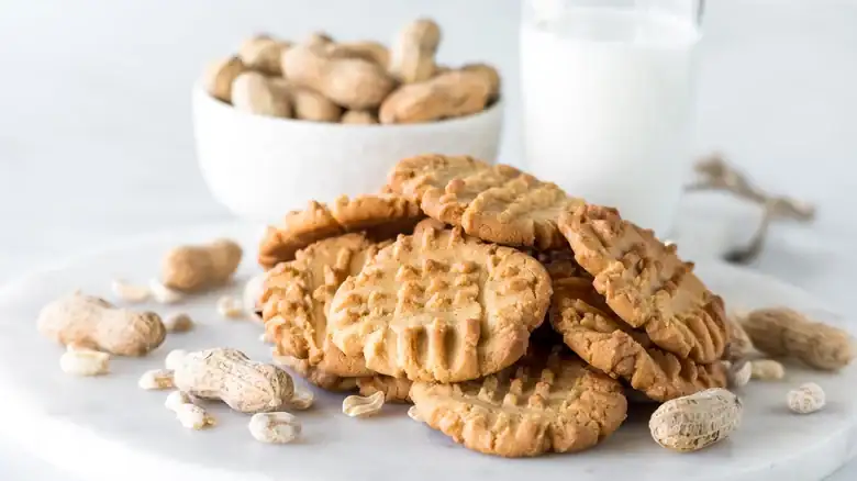 The Only 3 Ingredients You Need For Soft And Chewy Peanut Butter Cookies