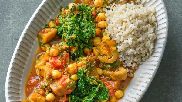 Wonderfully aromatic and so easy to make: Eggplant curry with chickpeas