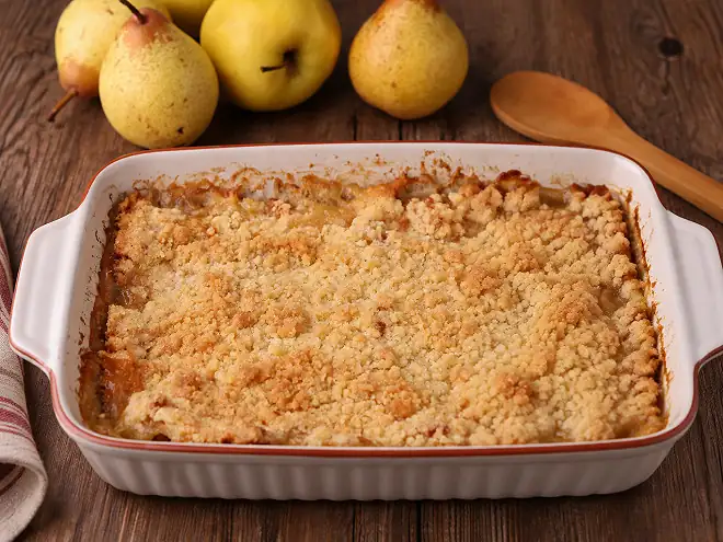 Apple and pear crumble with walnuts at €0.95 per person