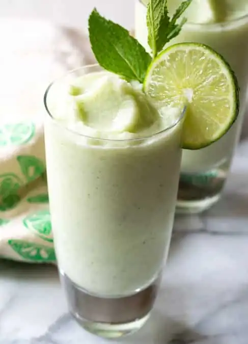 Cómo preparar un mojito de coco congelado (Receta)