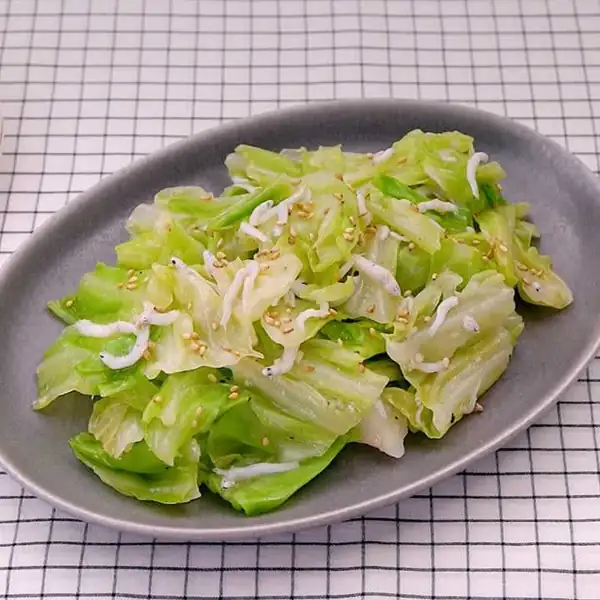 Also great as a pasta topping! Recipe video and instructions for a delicious salty cabbage and whitebait salad