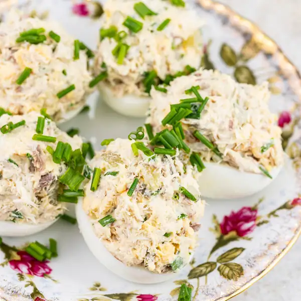 Eggs stuffed with mackerel