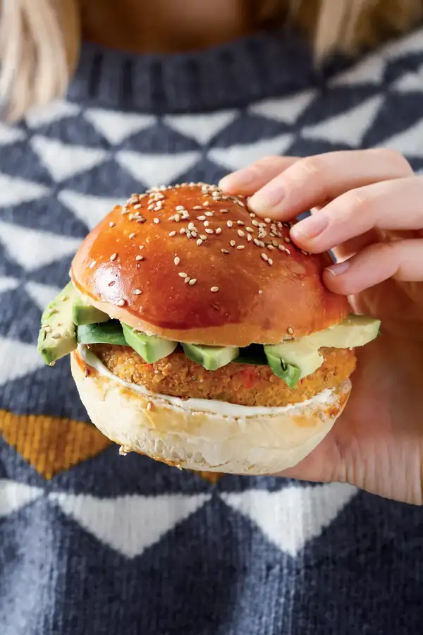 Veggie burgers with quinoa and chickpeas