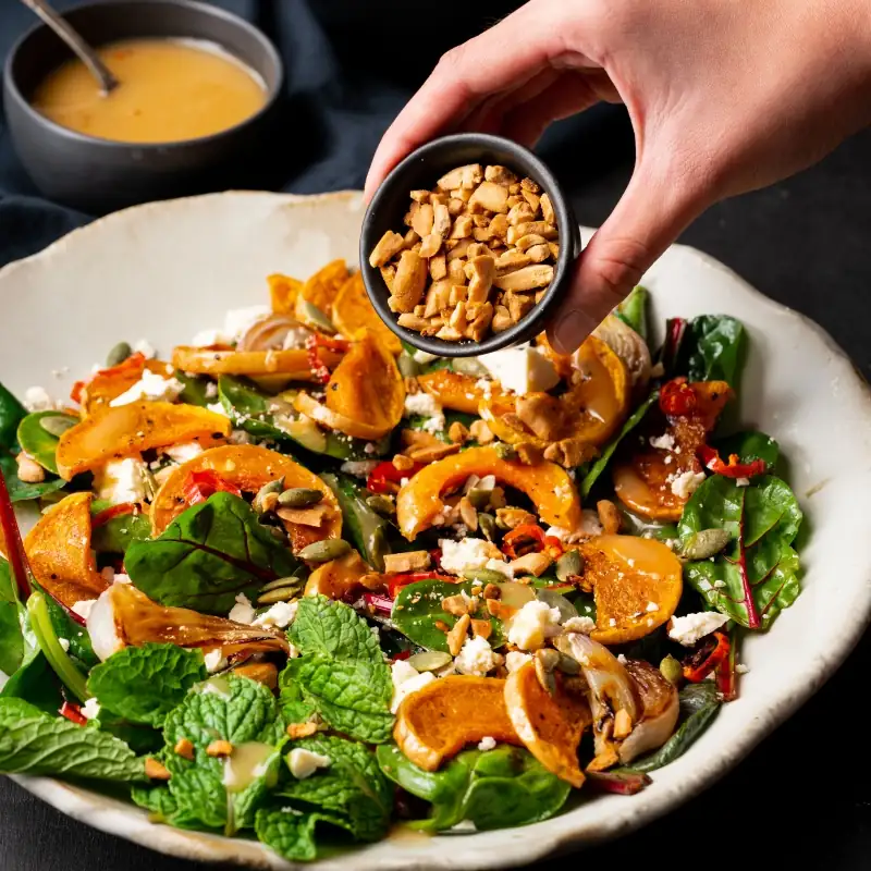 Ensalada de calabaza y queso feta con vinagreta de tamarindo