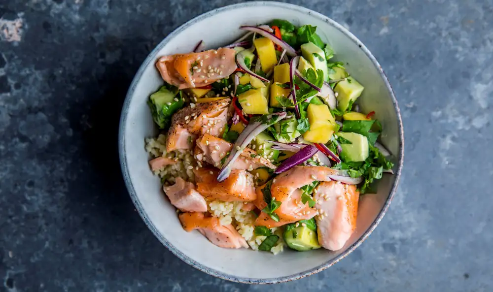 Salmon bowl with mango salad