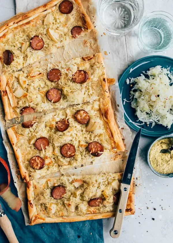 Sheet tart with sauerkraut