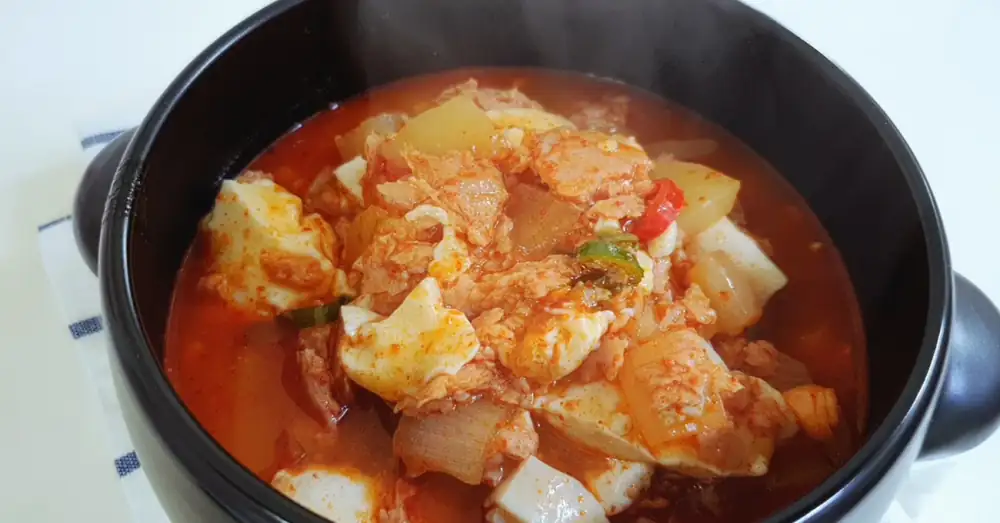 Spam soft tofu stew is rich and a total rice thief!!
