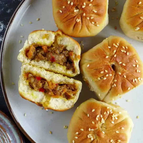 Baked Bao Bun with Lamb Filling (羊肉烤包子)