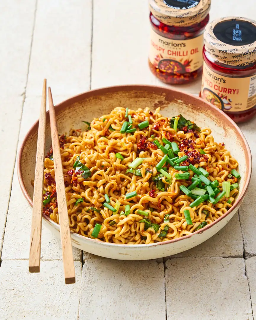 Receta de fideos con aceite de ajo y curry rojo