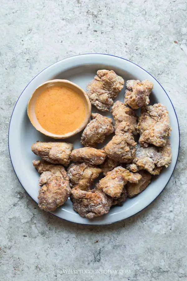 Pollo frito con sésamo y ajo (inspirado en la cocina hawaiana)