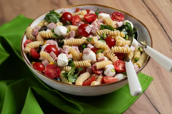 Nuestros 5 platos de pasta fría más populares, pero ¿cuál deberías elegir? Depende de cuándo lo prepares