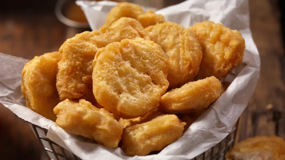 Convierte unos nuggets de pollo básicos en una comida de inspiración asiática con este condimento