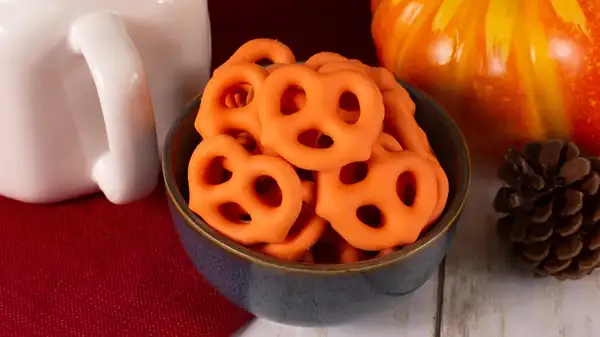 Give Your Baked Goods A Touch Of Fall With Pumpkin Spice Pretzels
