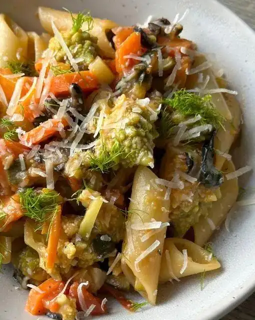 Penne cremoso con verduras