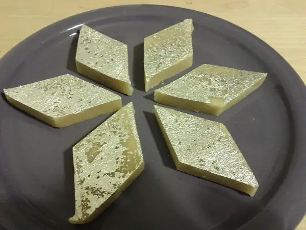 Kaju Katli, India's Sweet Diamond: History, Curiosities, and Secrets of the Cashew Nut Dessert