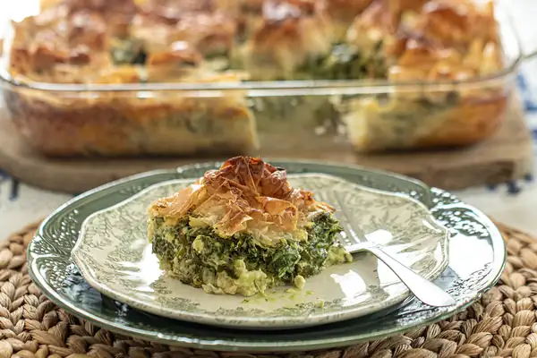 Spanakopita Rosette Pie (Spanakopita Meets Galatopita)