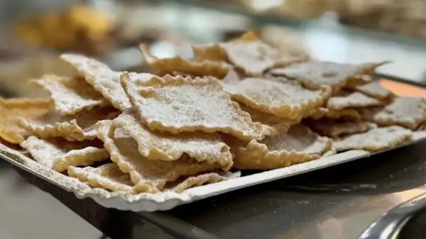 The recipe for frappe, Biscottificio Innocenti tells the story of this Carnival dessert