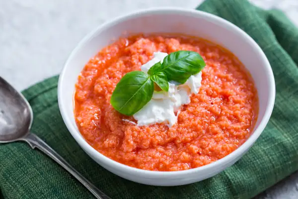 Platos veraniegos y aromáticos con tomate que sin duda debes probar