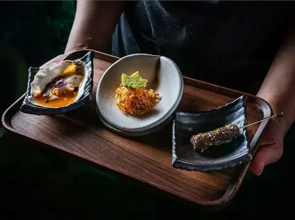 Desde dumplings hasta daal: los lugares favoritos del chef Michael Rafidi para comer y beber