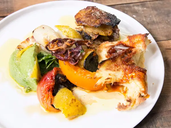Calamaretti quemados en plancha con aceite de pimentón