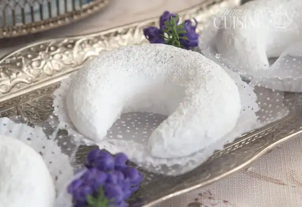 tcharek msaker Gazelle horn coated in icing sugar