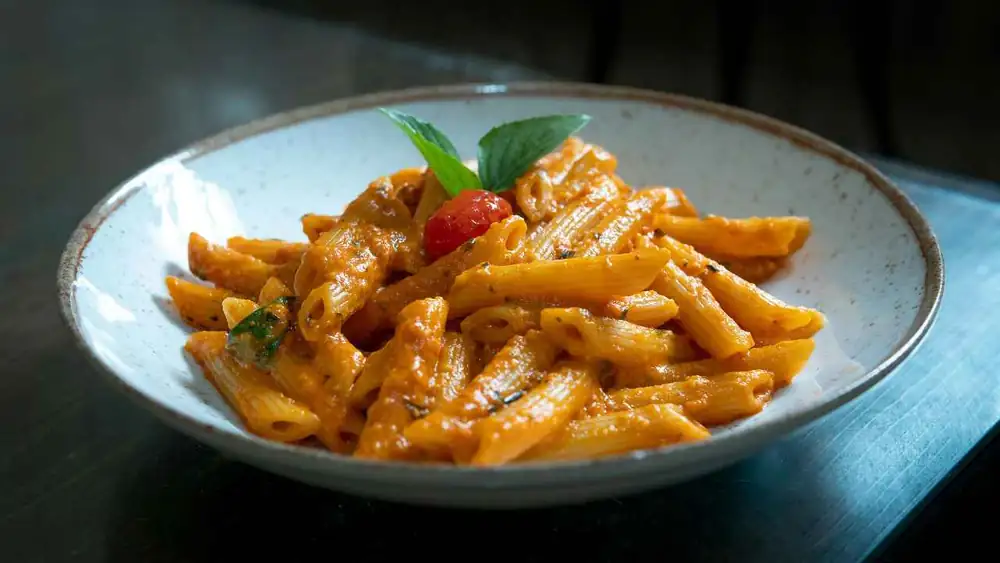 Pasta alla boscaiola, el bosque en tu plato (y la salchicha hace el resto)