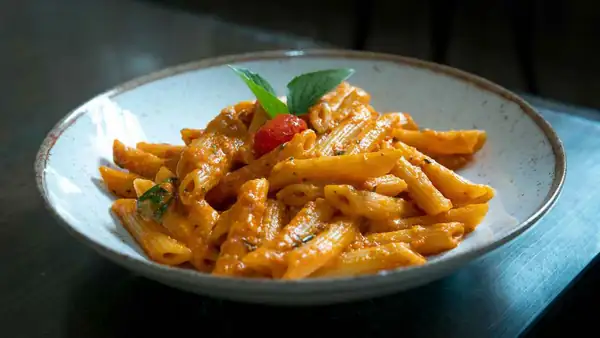 Pasta alla boscaiola, el bosque en tu plato (y la salchicha hace el resto)