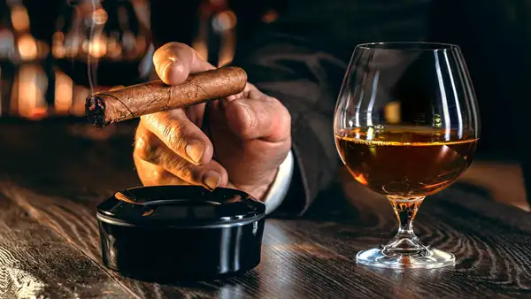How To Order Bourbon At The Bar Like A True Connoisseur