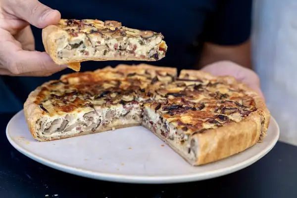 Quiche del bosque con champiñones y queso