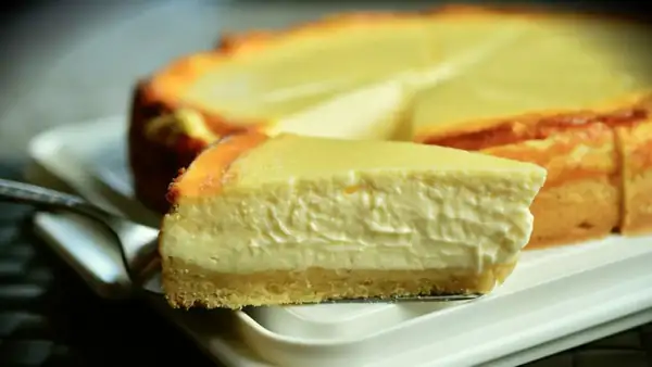 Galicia le da una lección al resto de España: “La tarta de queso no se hace solo con queso crema, requiere 330 g de queso Arzúa y 500 ml de nata”