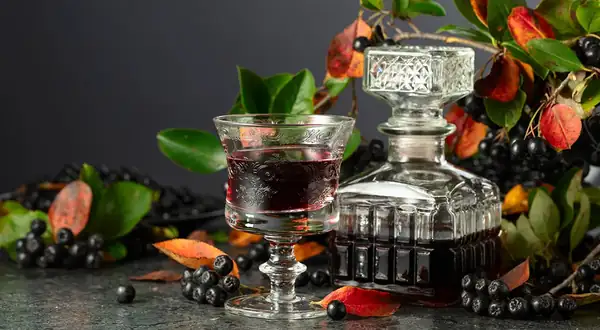 Chokeberry liqueur with moonshine, a step-by-step recipe with photos, 4094 kcal