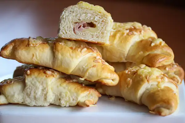 Horn with cheese and ham