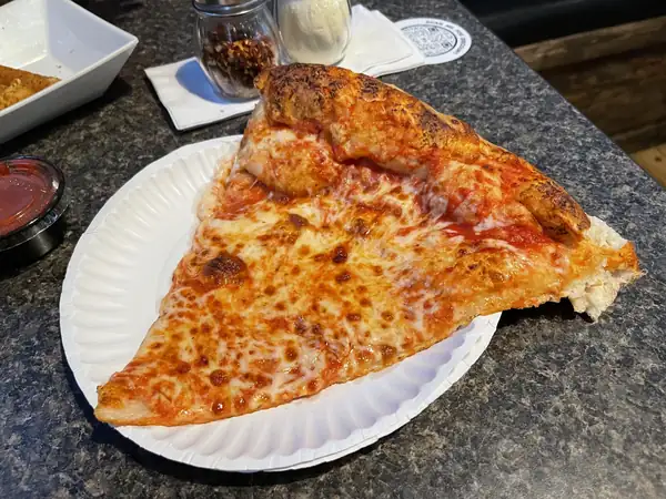 New York-style pizza is gaining ground in Spain