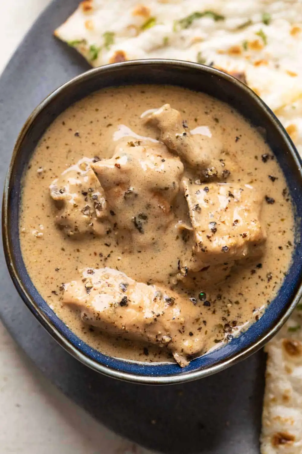 Pollo cremoso Kali Mirch (salsa de pollo con pimienta negra)