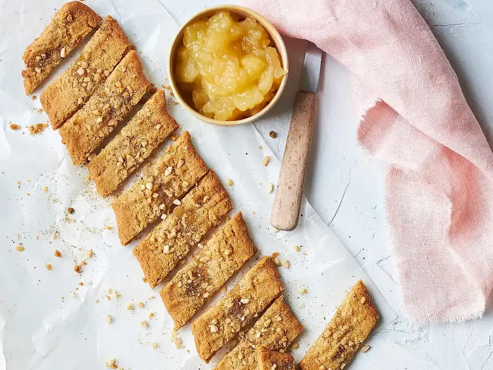 Caramel slices with apple jam