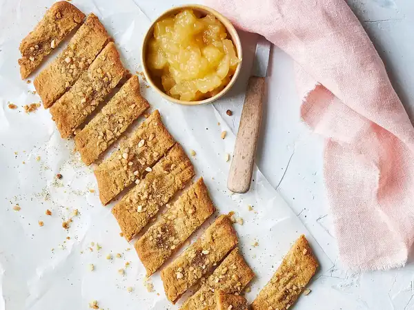 Caramel slices with apple jam