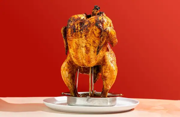 Un pollo que se da a sí mismo una ovación de pie