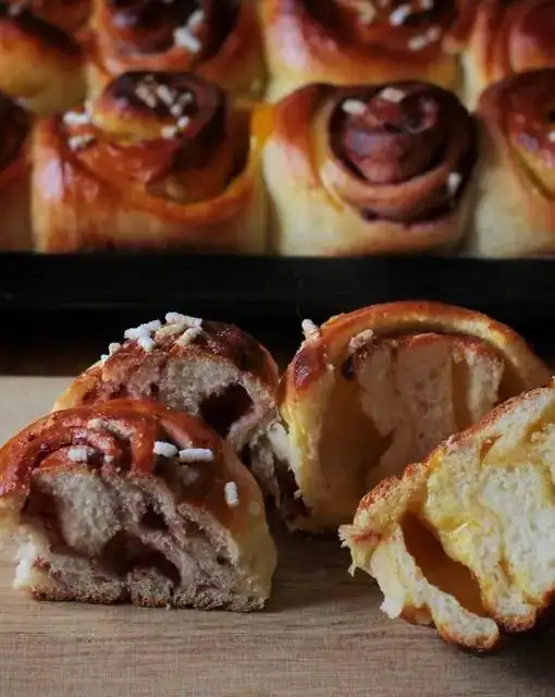 Brioche rolls filled with jam