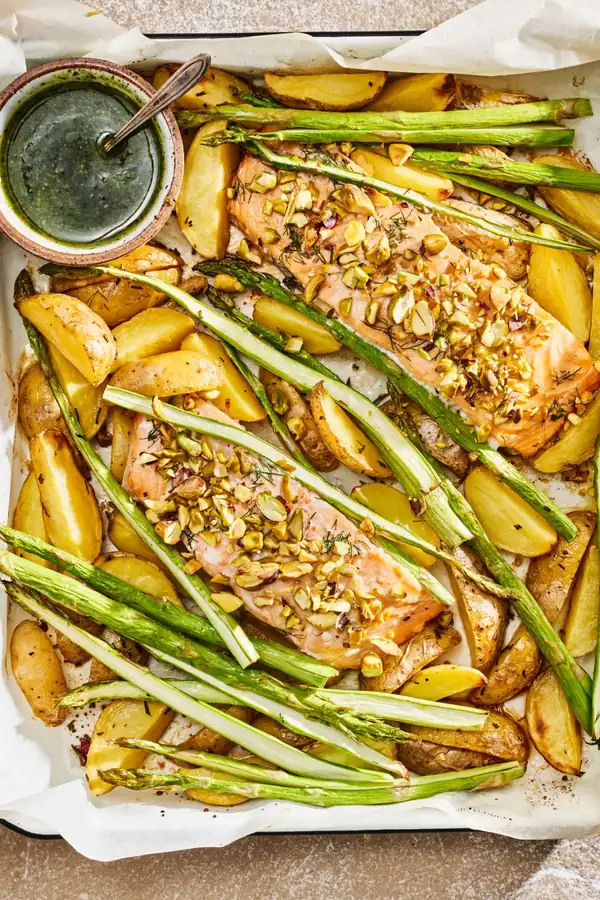 Salmon with honey-dill marinade and pistachios